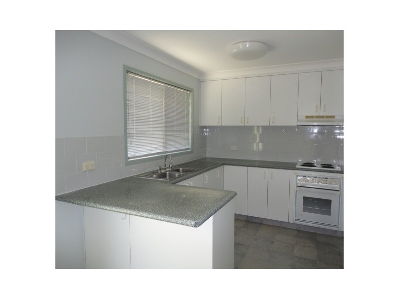 12 Rossmoyne Close, Elanora QLD 4221