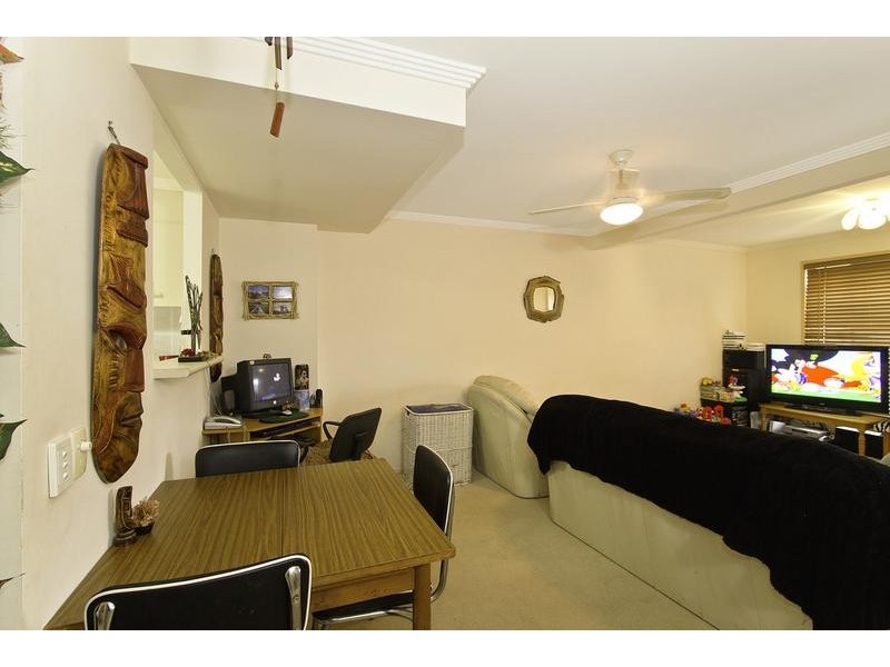 10/2-4 Gilchrist Drive, Currumbin Waters QLD 4223