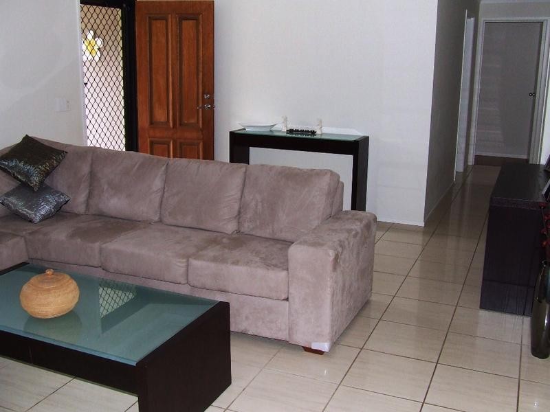 15 Hood Street, Mermaid Waters QLD 4218