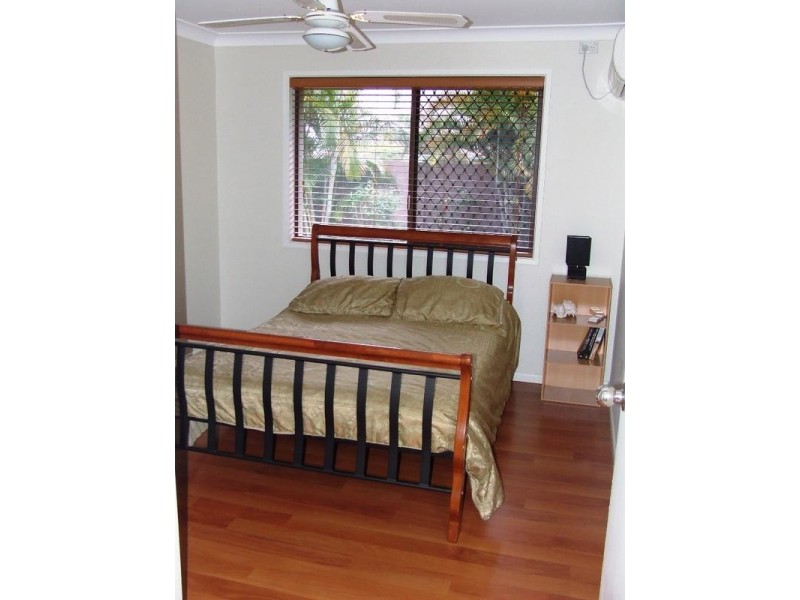 15 Hood Street, Mermaid Waters QLD 4218