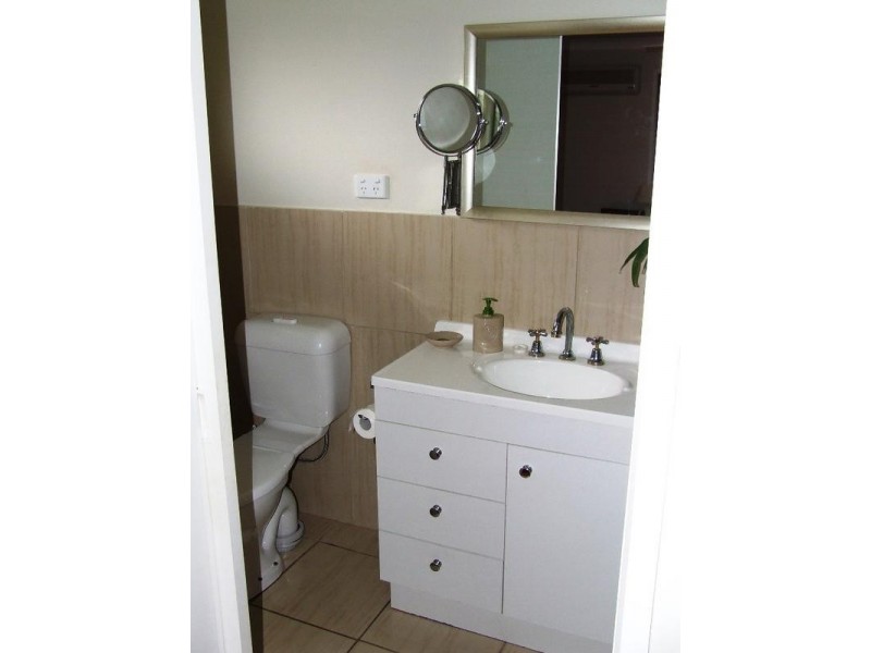 15 Hood Street, Mermaid Waters QLD 4218