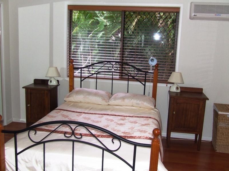 15 Hood Street, Mermaid Waters QLD 4218