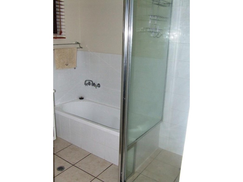 15 Hood Street, Mermaid Waters QLD 4218