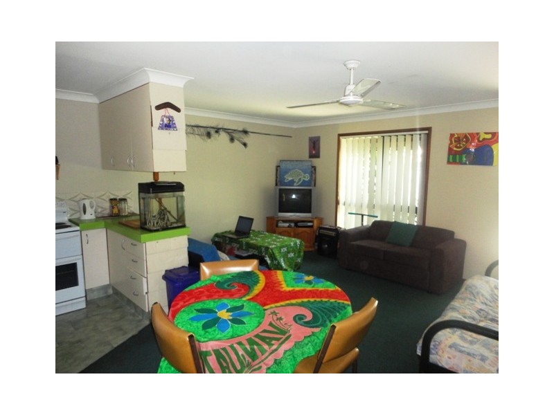 2/7 Walker Avenue, Palm Beach QLD 4221