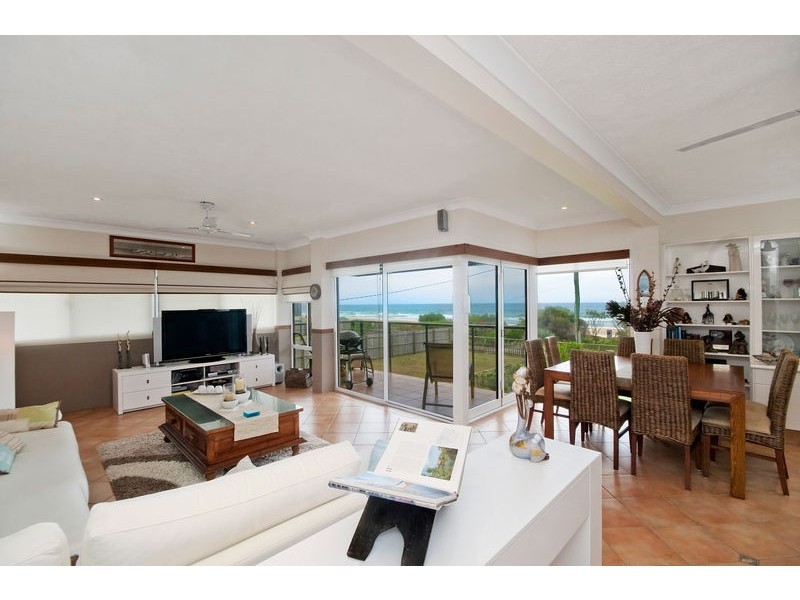 4/2c Twenty Seventh Avenue, Palm Beach QLD 4221