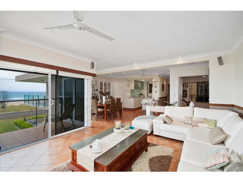 4/2c Twenty Seventh Avenue, Palm Beach QLD 4221