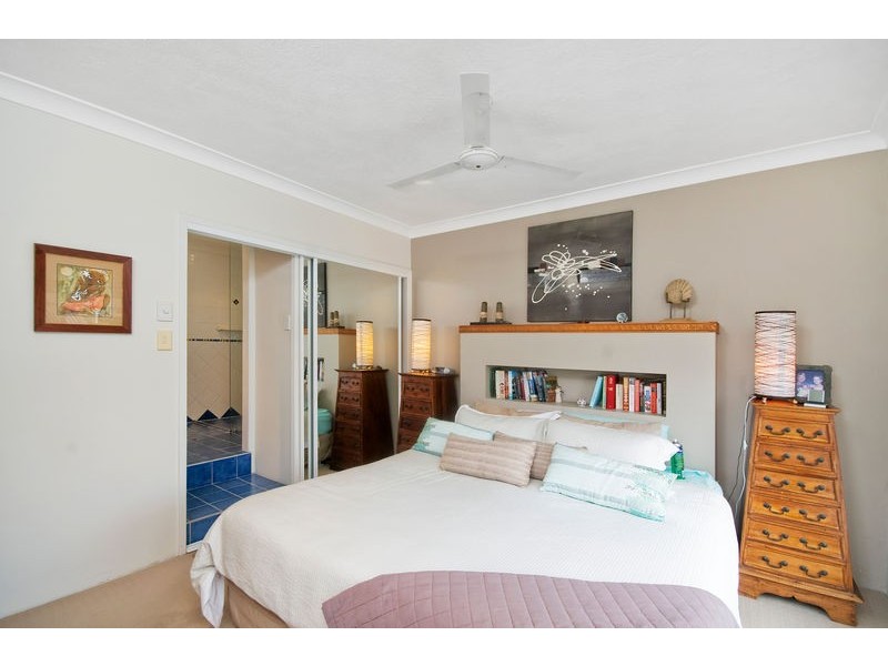 4/2c Twenty Seventh Avenue, Palm Beach QLD 4221
