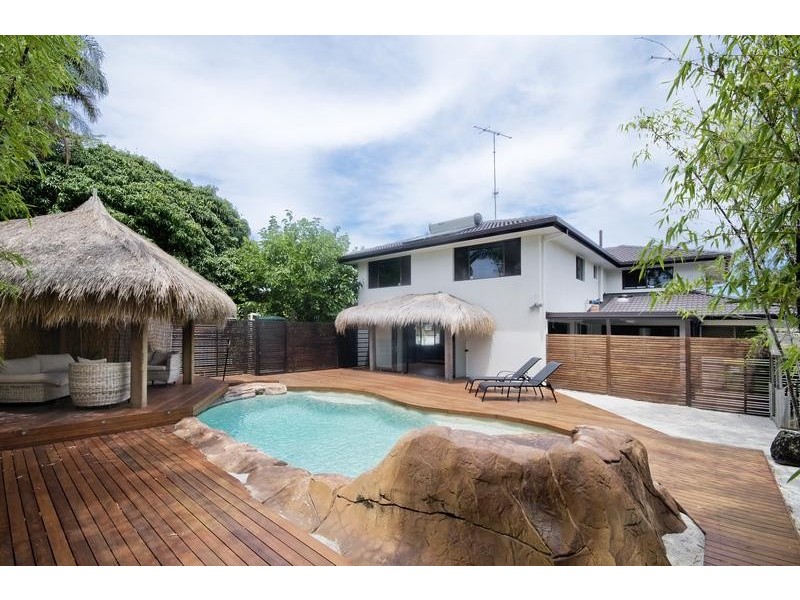 9 Barklya Place, Palm Beach QLD 4221