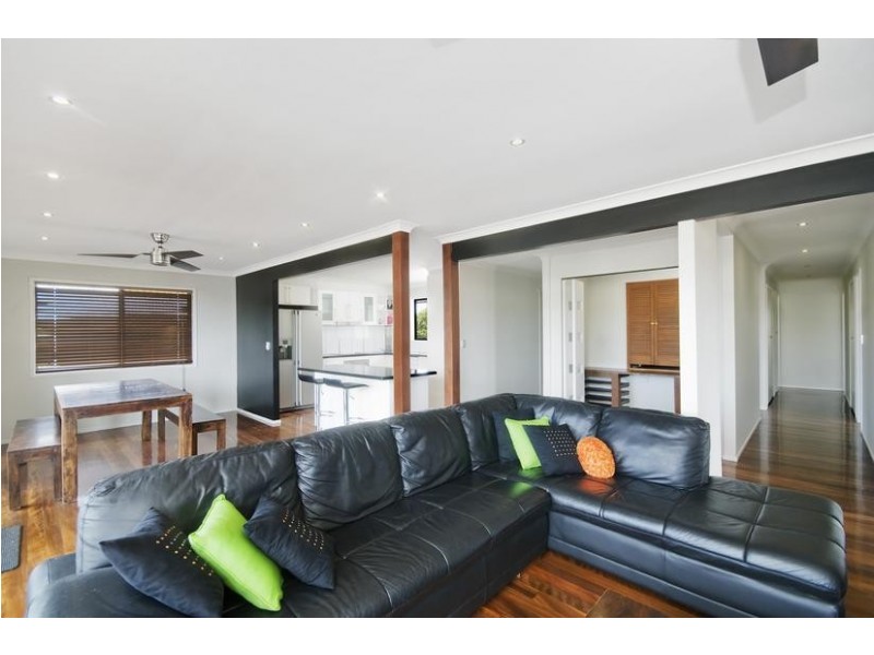 9 Barklya Place, Palm Beach QLD 4221