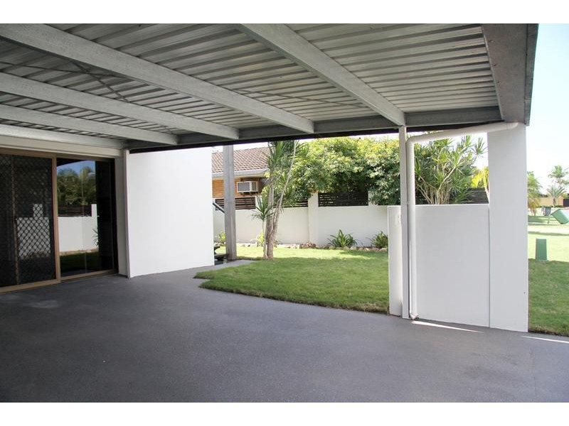 9 Barklya Place, Palm Beach QLD 4221