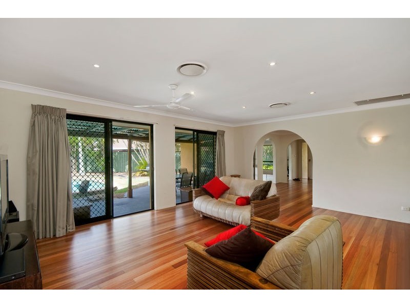 10 Ling Place, Palm Beach QLD 4221