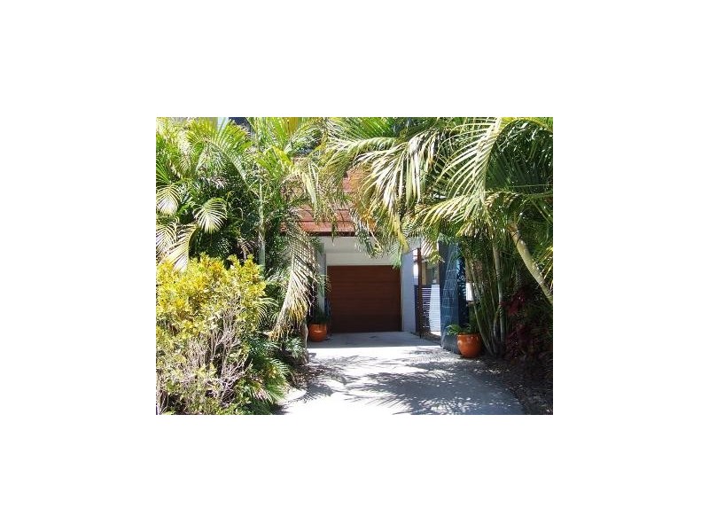 2/36 Fourth ave, Palm Beach QLD 4221