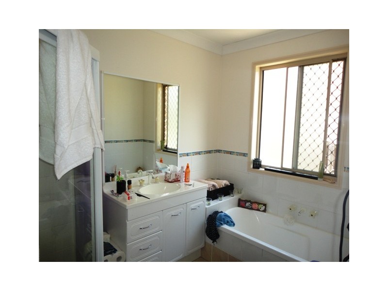 41 Hibertia Avenue, Elanora QLD 4221
