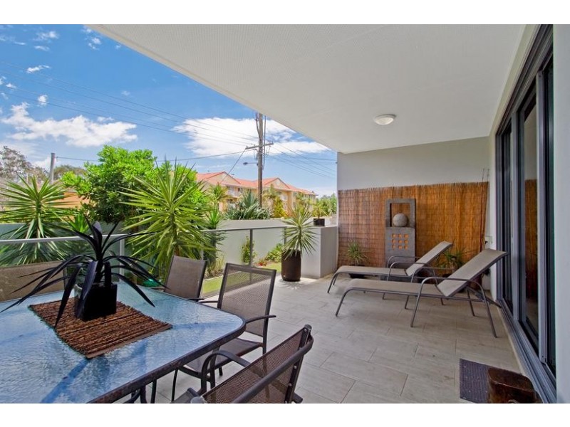 2/10 Tallebudgera Drive, Palm Beach QLD 4221