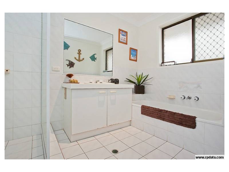 183 K P McGrath Drive, Elanora QLD 4221