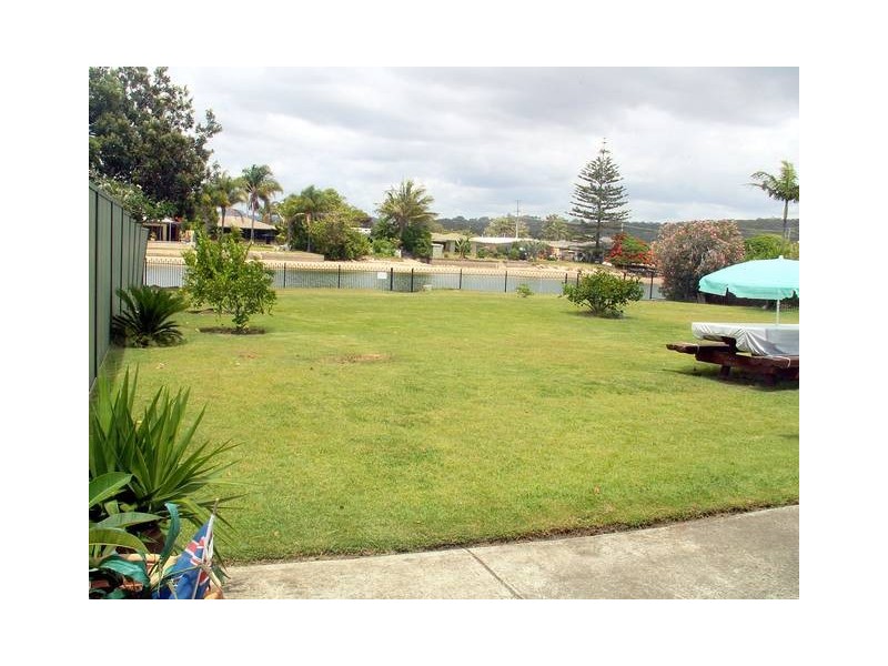 52 Parnki Parade, Palm Beach QLD 4221