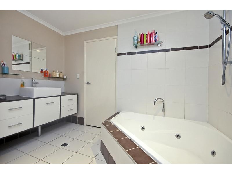 8 Glentrees Grove, Currumbin Waters QLD 4223