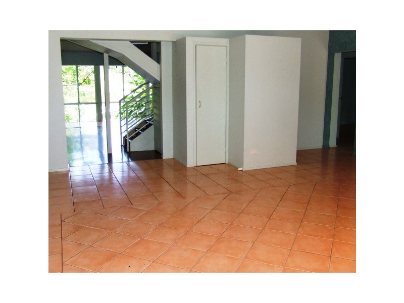 84 Ocean Parade, Burleigh Heads QLD 4220