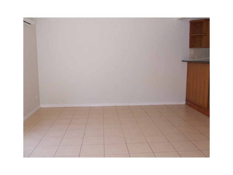 2/57 Albion Avenue, Miami QLD 4220