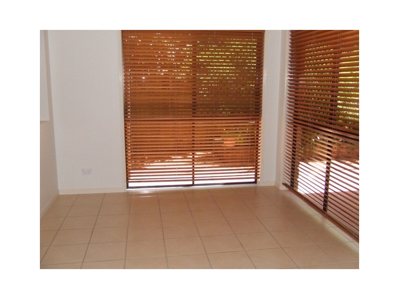 2/57 Albion Avenue, Miami QLD 4220