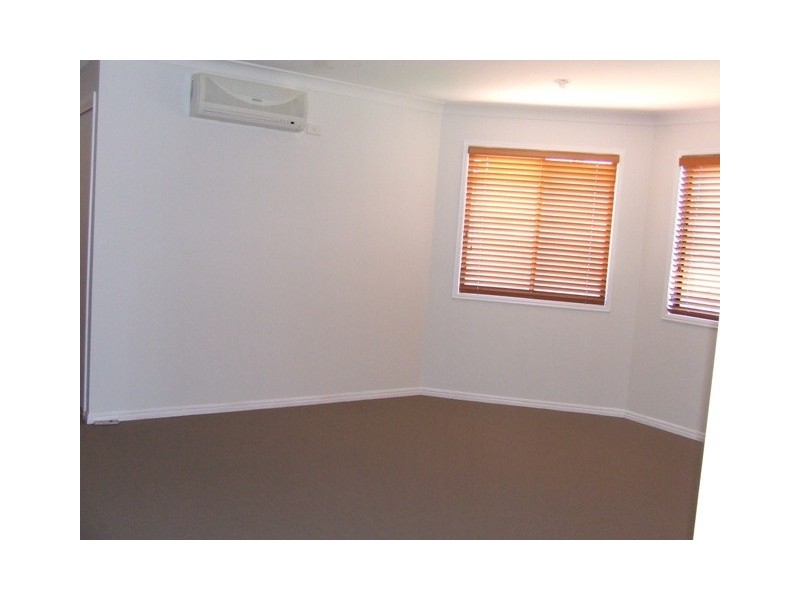 2/57 Albion Avenue, Miami QLD 4220