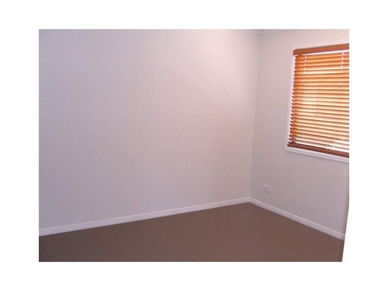 2/57 Albion Avenue, Miami QLD 4220