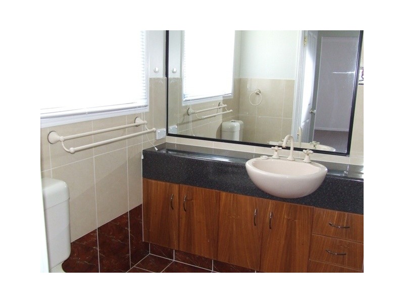 2/57 Albion Avenue, Miami QLD 4220