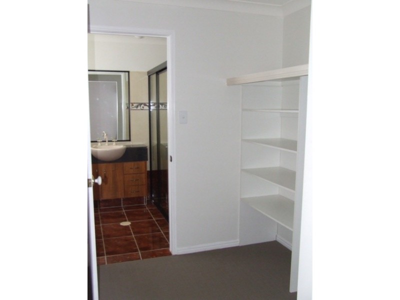 2/57 Albion Avenue, Miami QLD 4220