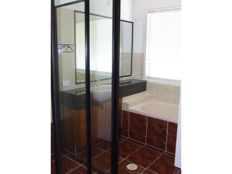 2/57 Albion Avenue, Miami QLD 4220