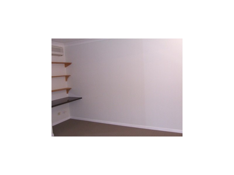 2/57 Albion Avenue, Miami QLD 4220