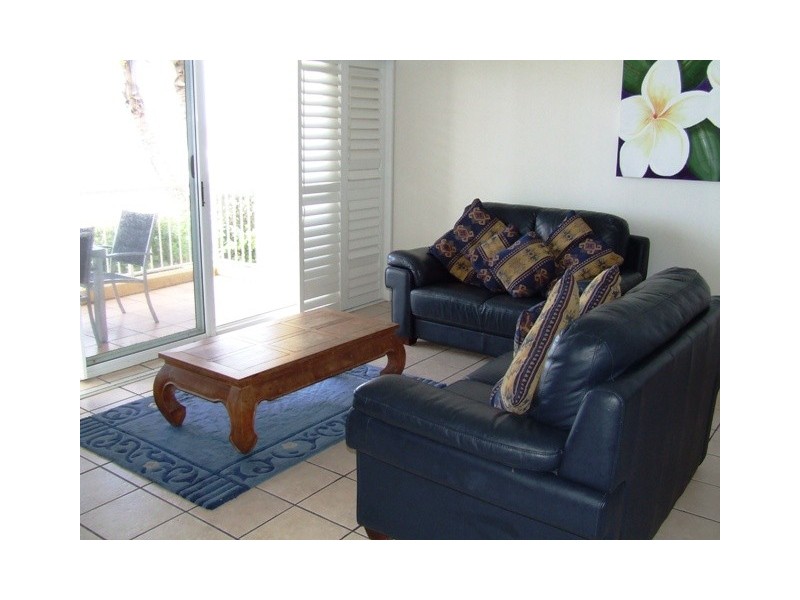 2/2 Seventeenth Avenue, Palm Beach QLD 4221