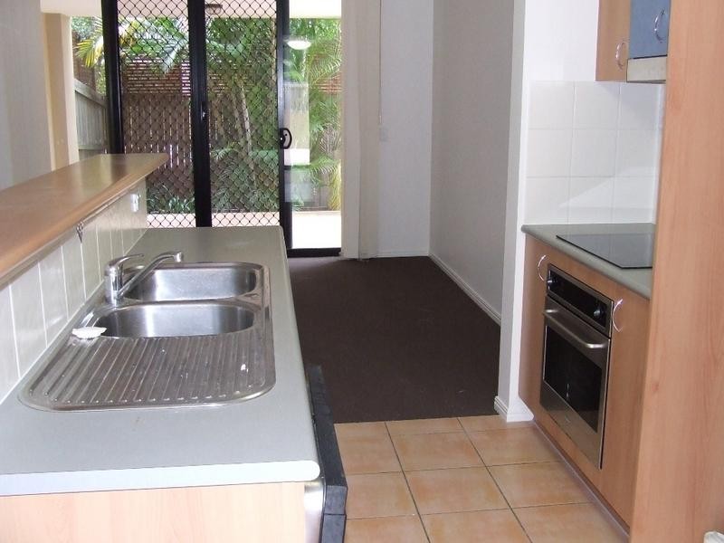 2/4 Mawarra Street, Palm Beach QLD 4221