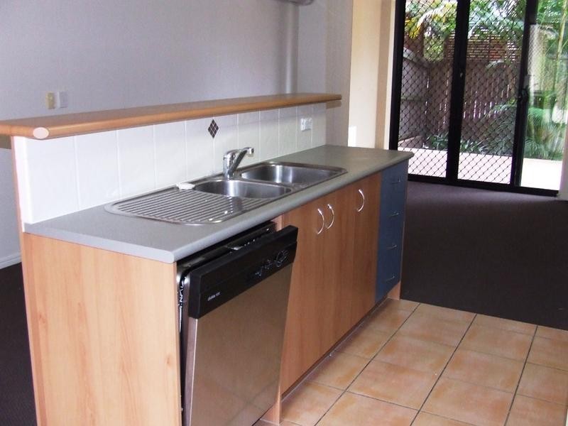 2/4 Mawarra Street, Palm Beach QLD 4221