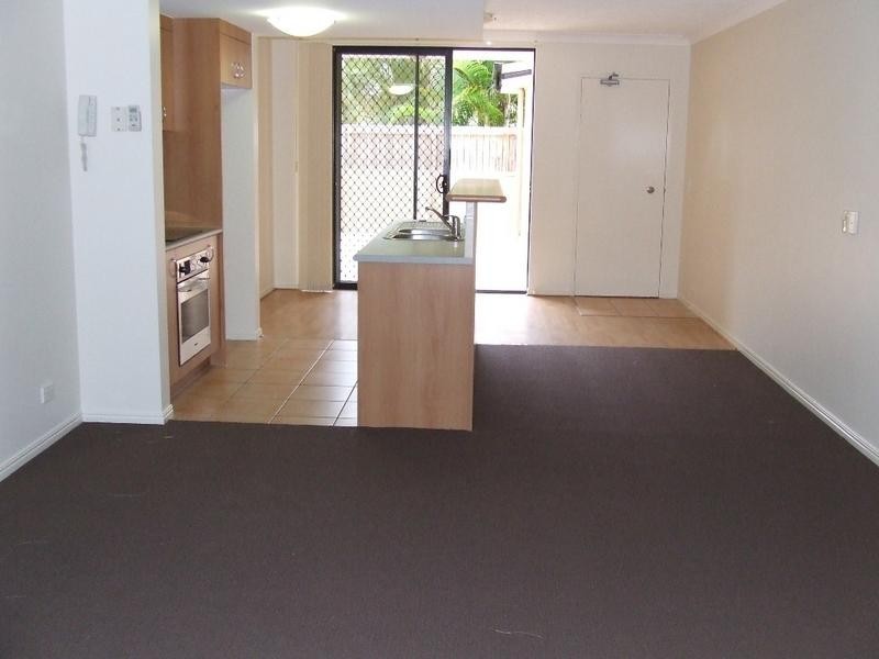 2/4 Mawarra Street, Palm Beach QLD 4221