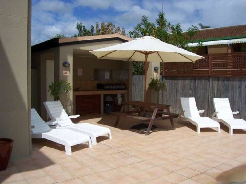 2/4 Mawarra Street, Palm Beach QLD 4221