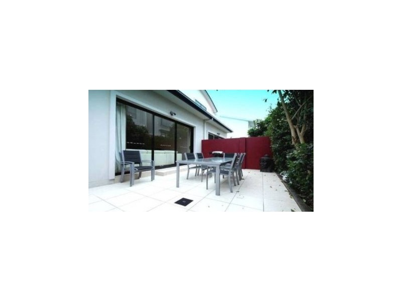 2/33 Dolphin Avenue, Mermaid Beach QLD 4218