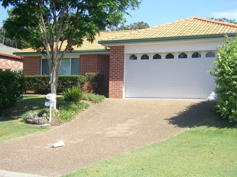 8 Tipuana Drive, Elanora QLD 4221