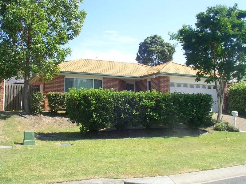 8 Tipuana Drive, Elanora QLD 4221