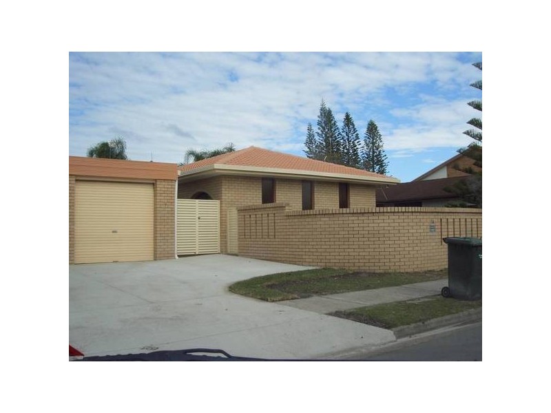 74 Markeri Street, Mermaid Waters QLD 4218