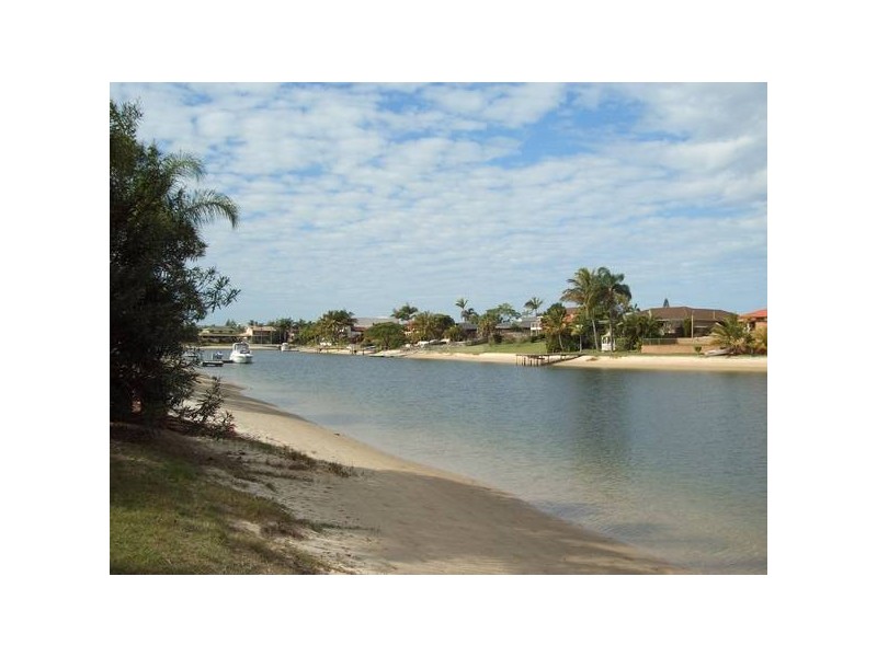 74 Markeri Street, Mermaid Waters QLD 4218