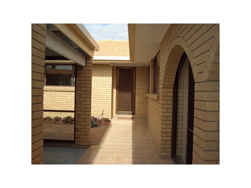 74 Markeri Street, Mermaid Waters QLD 4218
