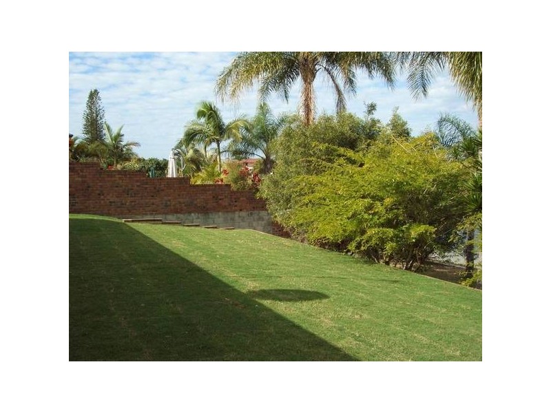 74 Markeri Street, Mermaid Waters QLD 4218