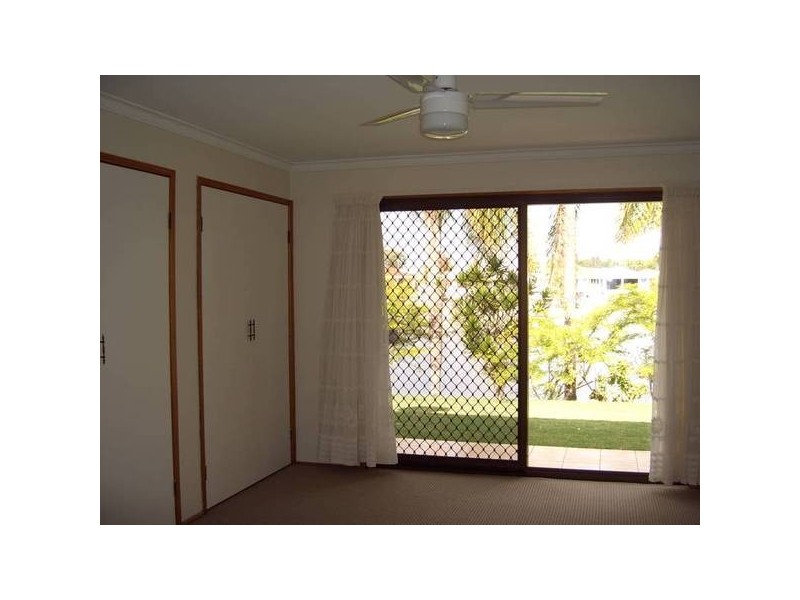 74 Markeri Street, Mermaid Waters QLD 4218