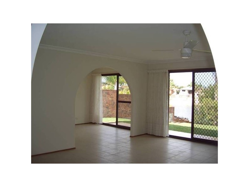 74 Markeri Street, Mermaid Waters QLD 4218