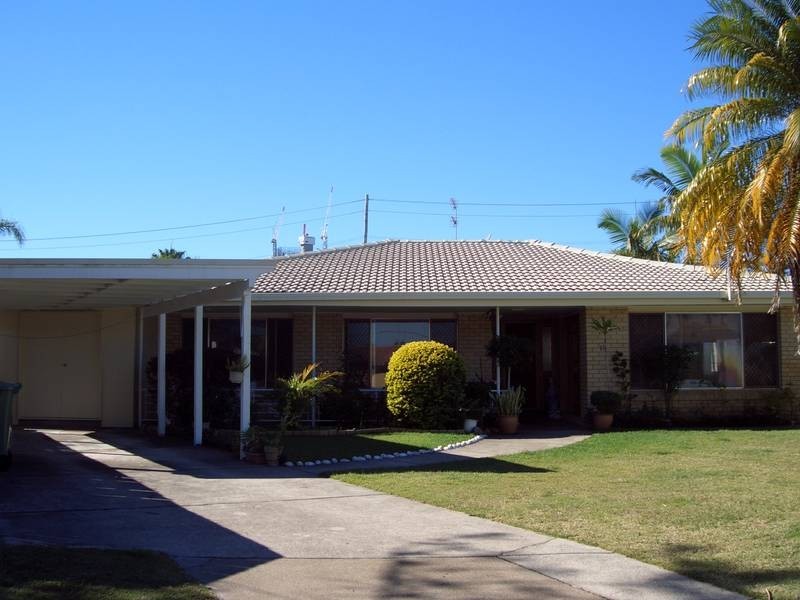 11 Chant Street, Broadbeach Waters QLD 4218