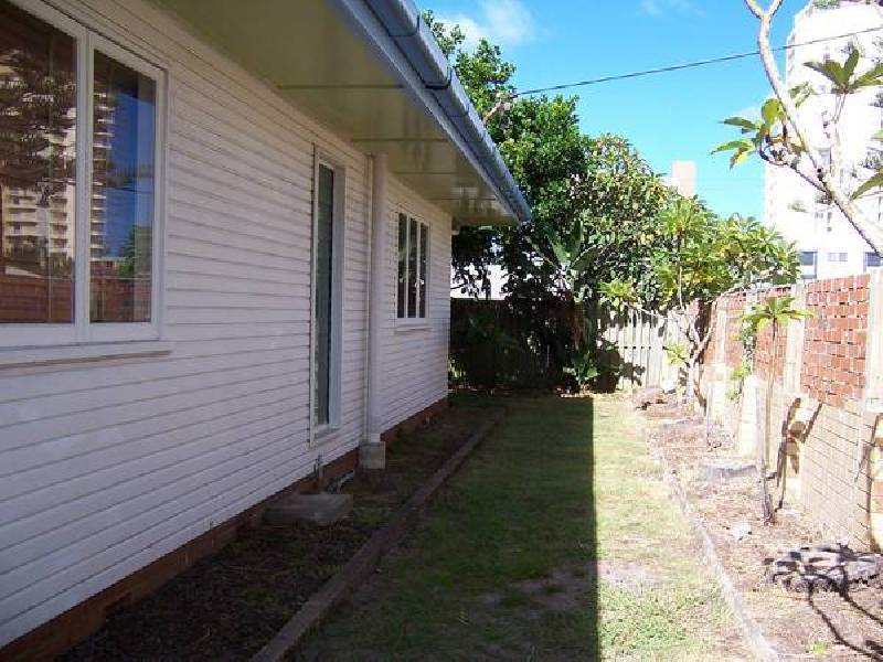 3 Anzac Parade, Burleigh Heads QLD 4220