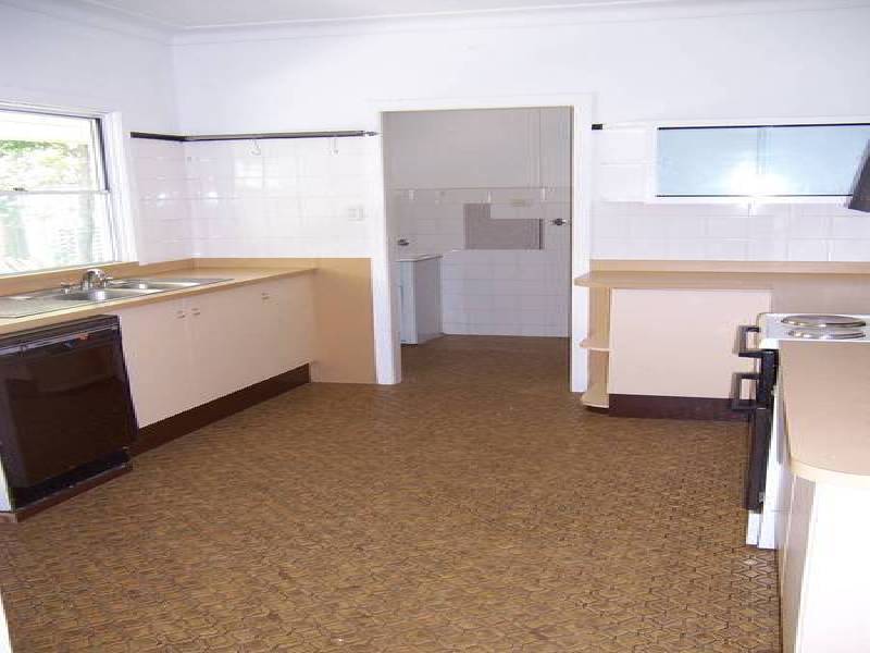 3 Anzac Parade, Burleigh Heads QLD 4220