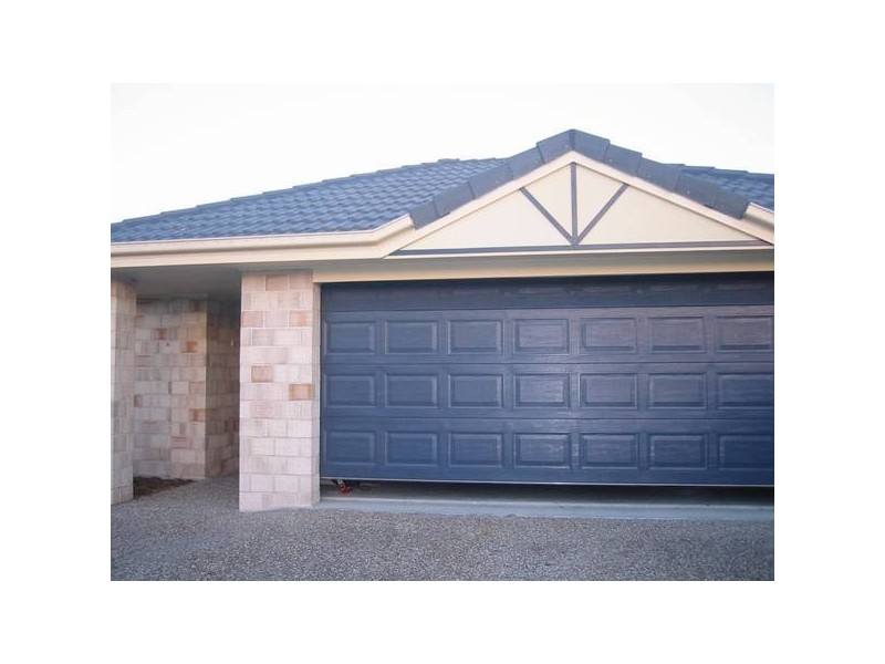 8 Tussock Crescent, Elanora QLD 4221