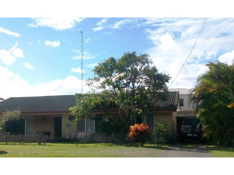 105 Laguna Avenue, Palm Beach QLD 4221