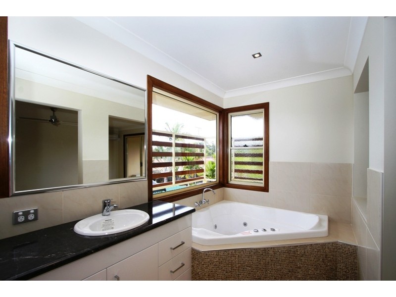 1/10 Bali Avenue, Palm Beach QLD 4221